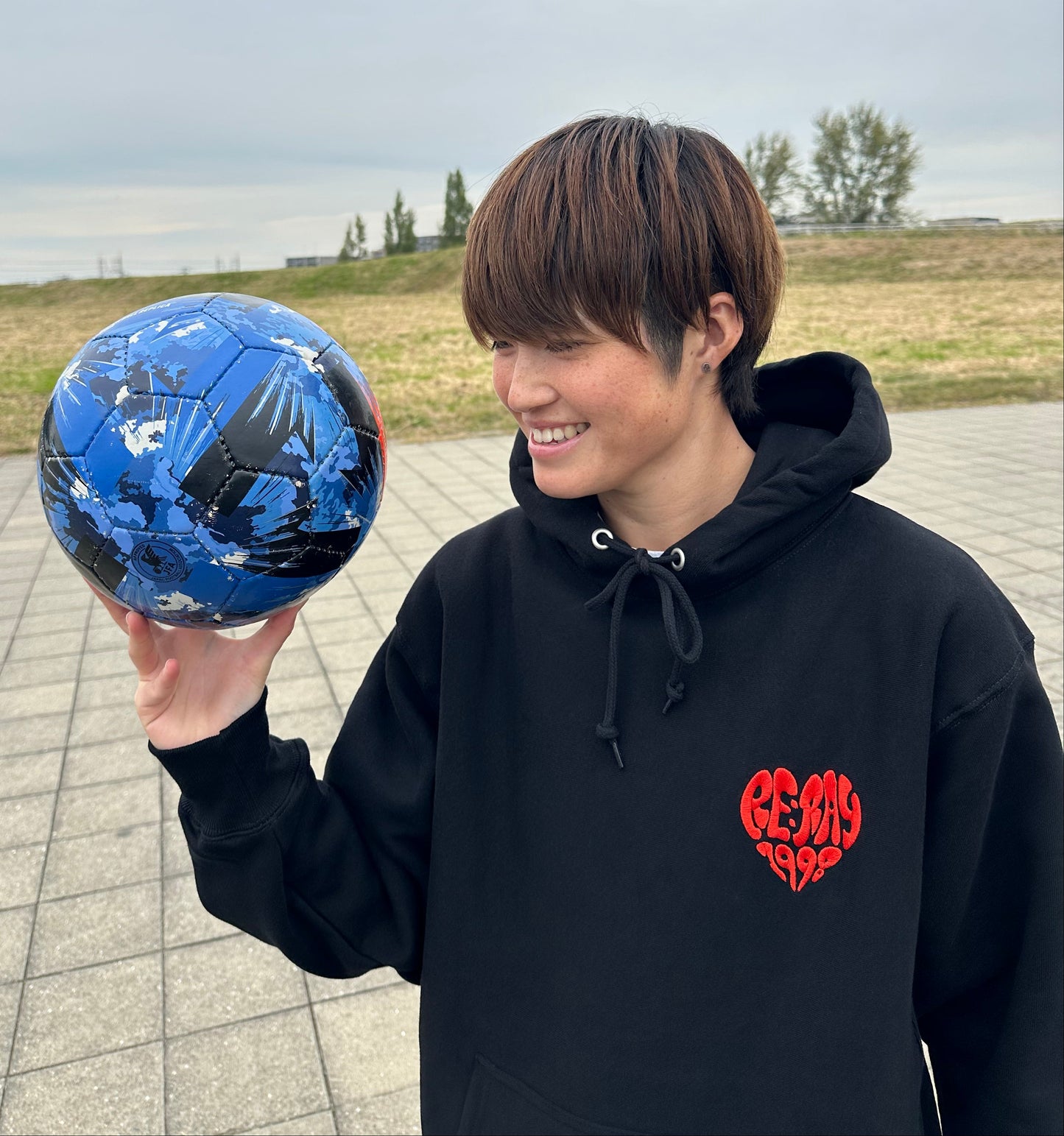 RE:RAY ハートロゴパーカー　刺繍：レッド